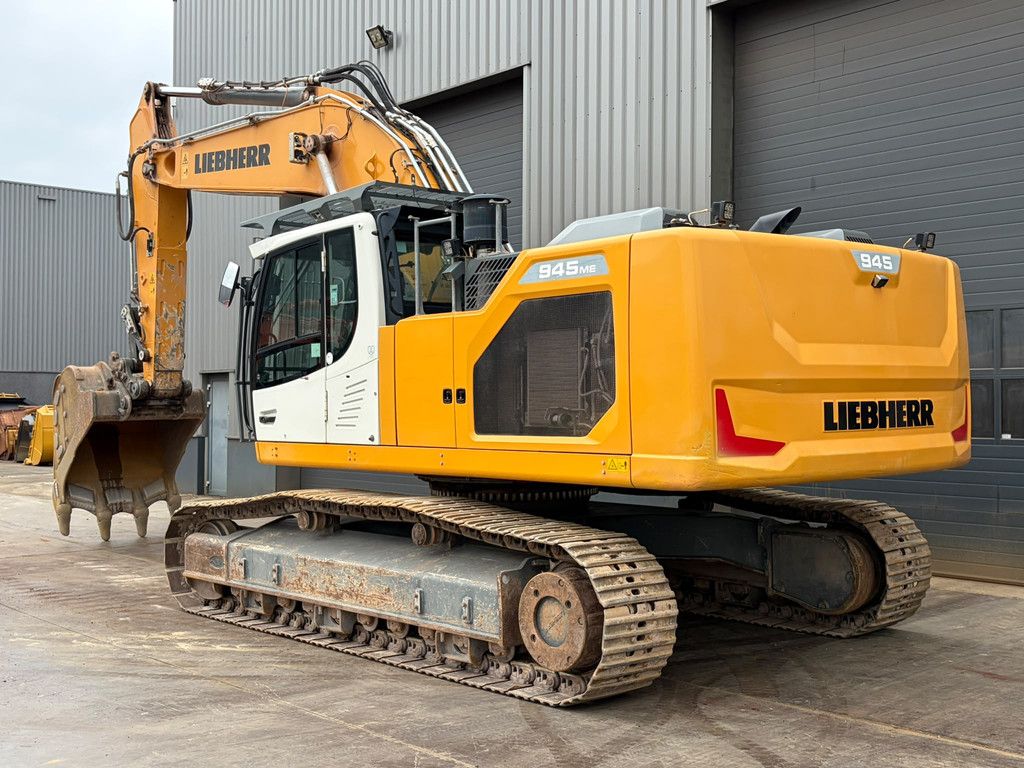 Liebherr R945 S-HD
