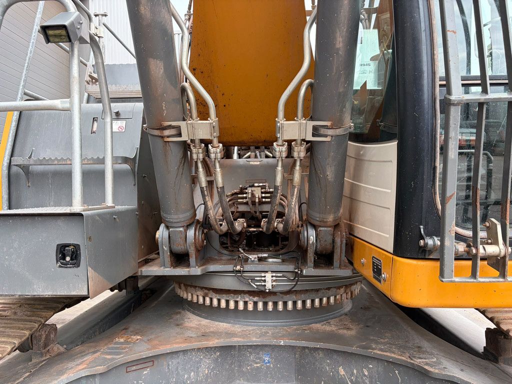 Liebherr R945 S-HD
