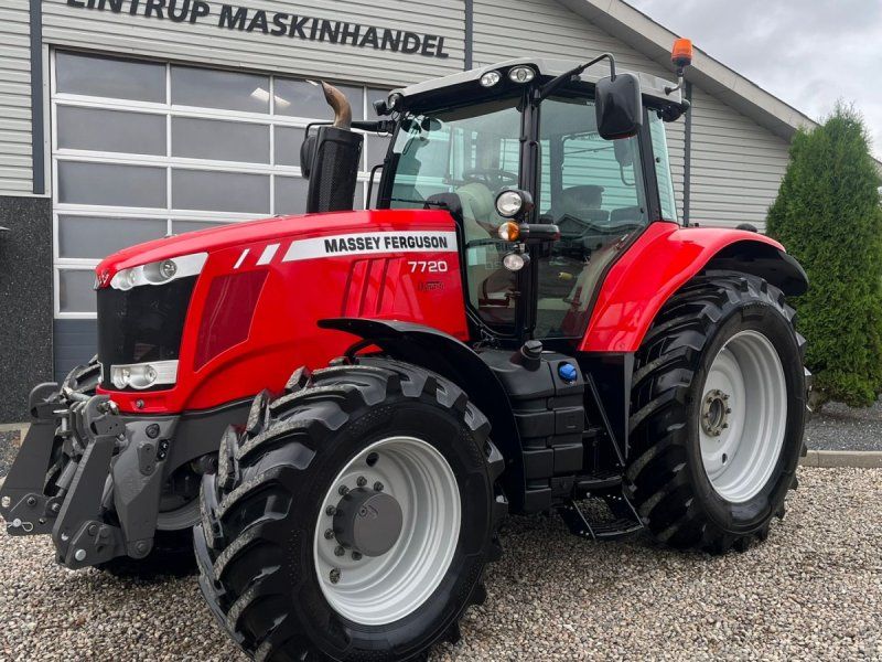 Massey Ferguson 7720 Med frontlift og 4stk næsten nye dæk.