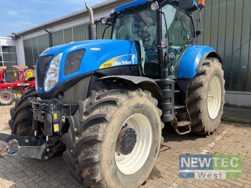 New Holland T 7050 AUTO COMMAND