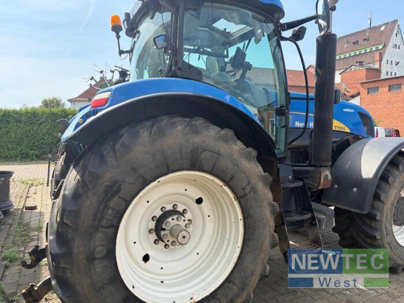 New Holland T 7050 AUTO COMMAND