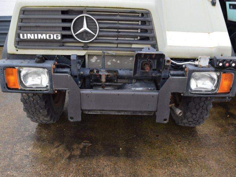 Mercedes-Benz Unimog U90