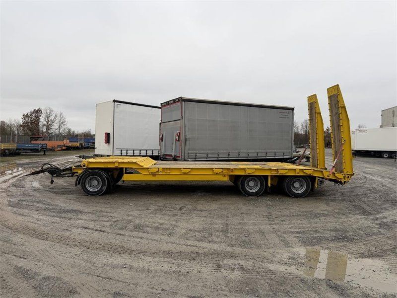 Schwarzmüller TÜ 30100 3 Achs Tieflader