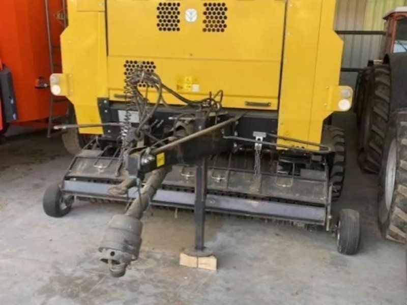 New Holland br6090