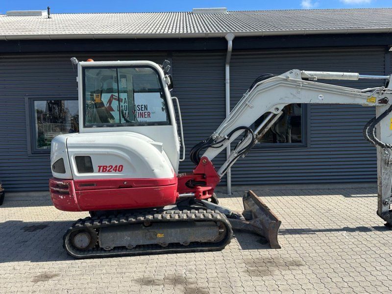 Takeuchi TB240 Regulær TB240 () med JST-skifte