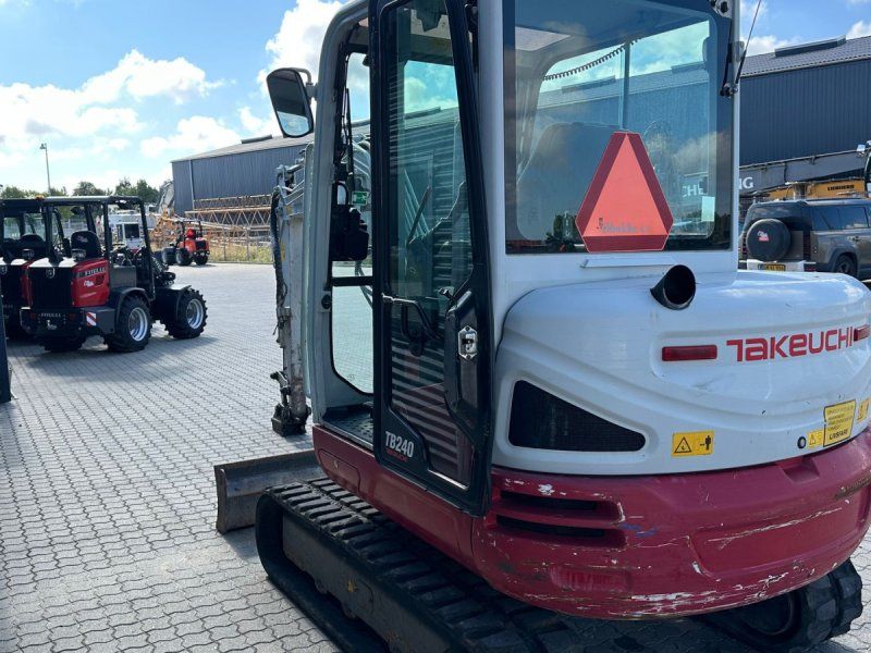 Takeuchi TB240 Regulær TB240 () med JST-skifte