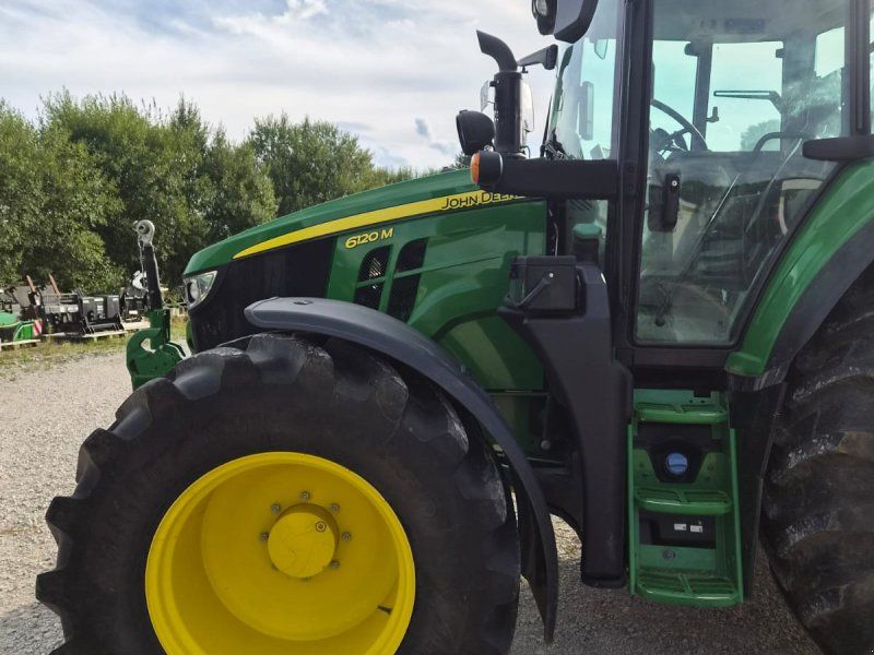 John Deere 6120M