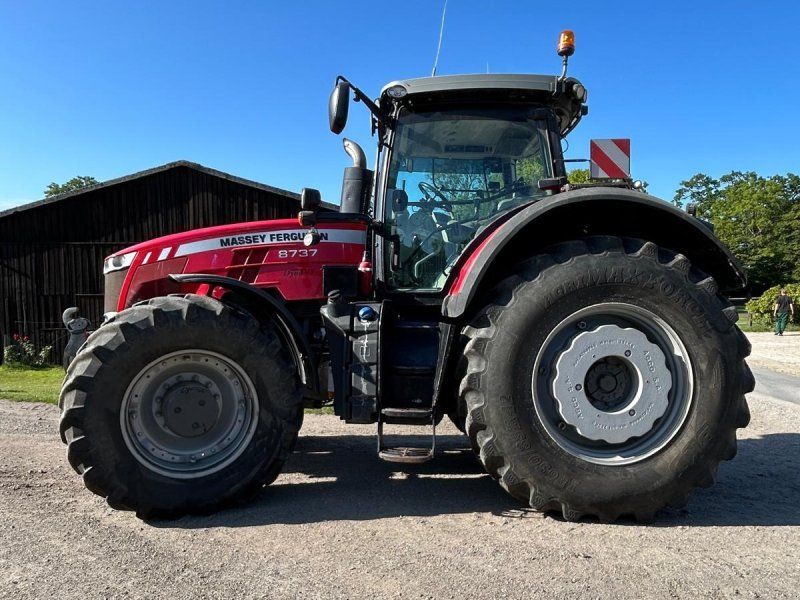 Massey Ferguson 8737 Dyna-VT Exclusive
