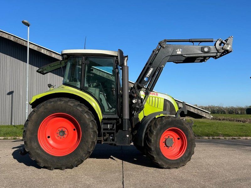 Claas Arion 520