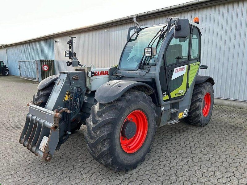 Claas Scorpion 7050