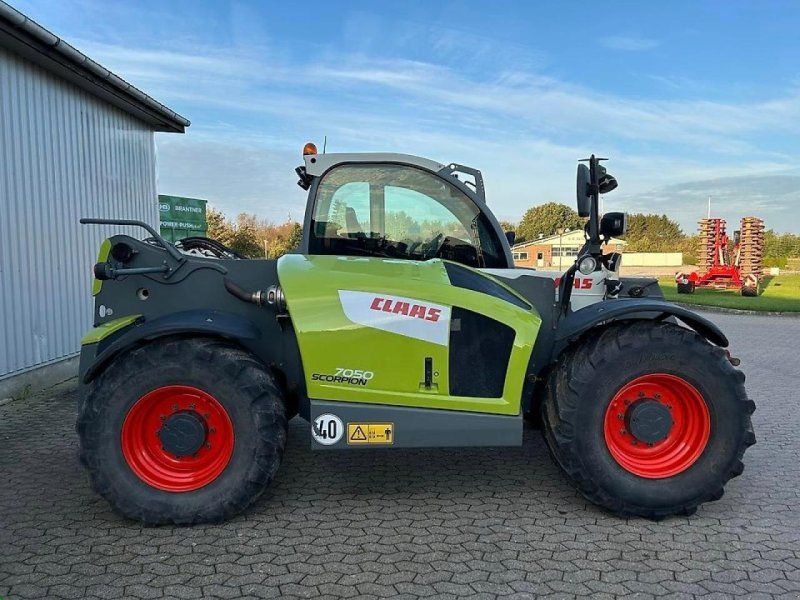 Claas Scorpion 7050