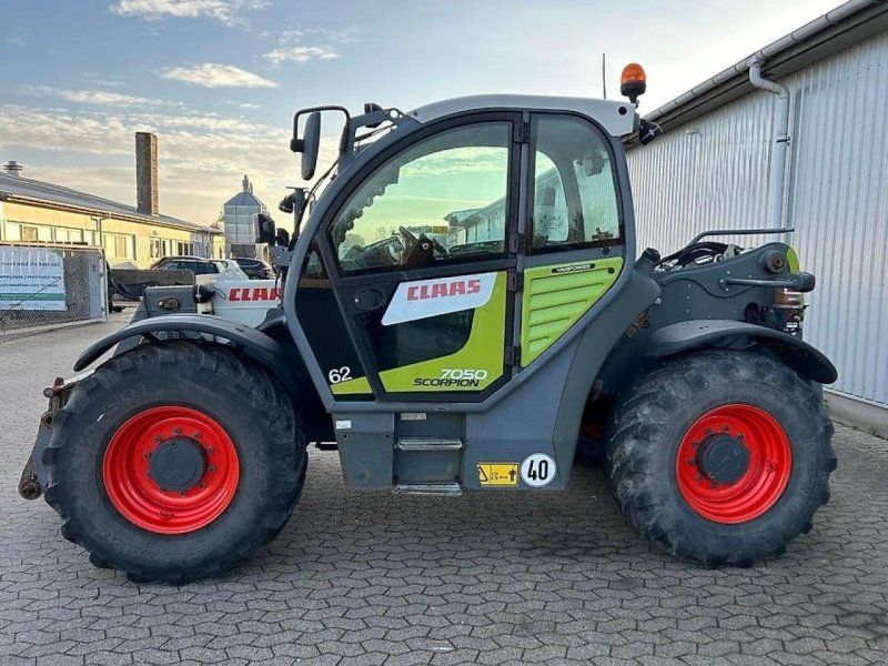 Claas Scorpion 7050