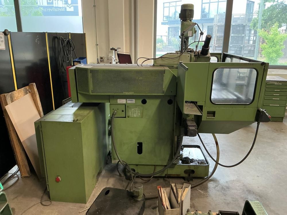 Deckel FP 4A CNC-Universalfräsmaschine