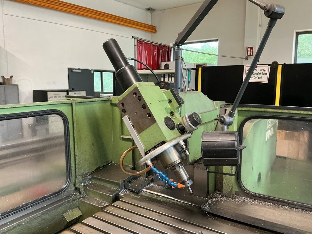 Deckel FP 4A CNC-Universalfräsmaschine