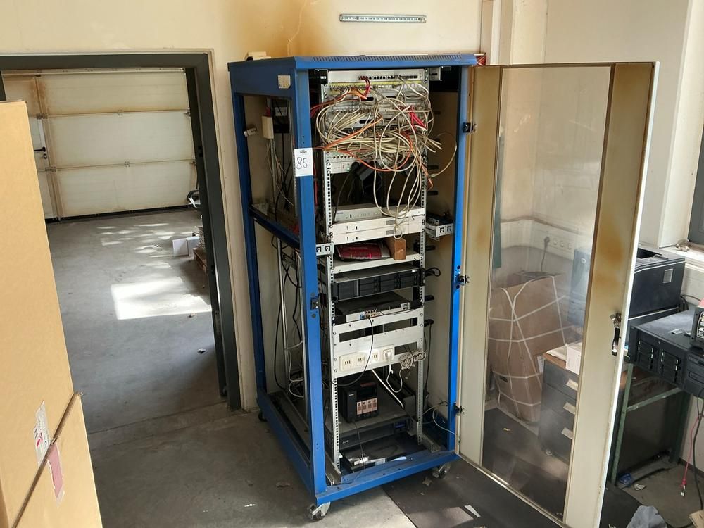 Elektro huml Server cabinet