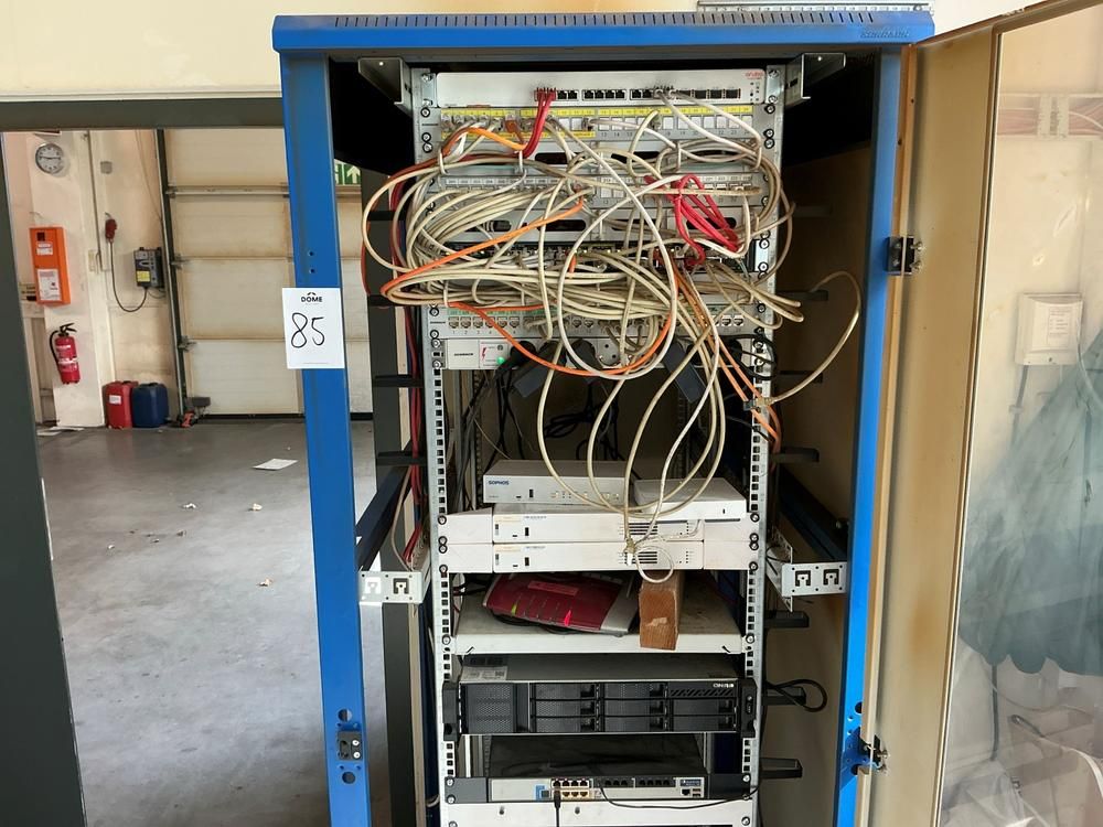 Elektro huml Server cabinet