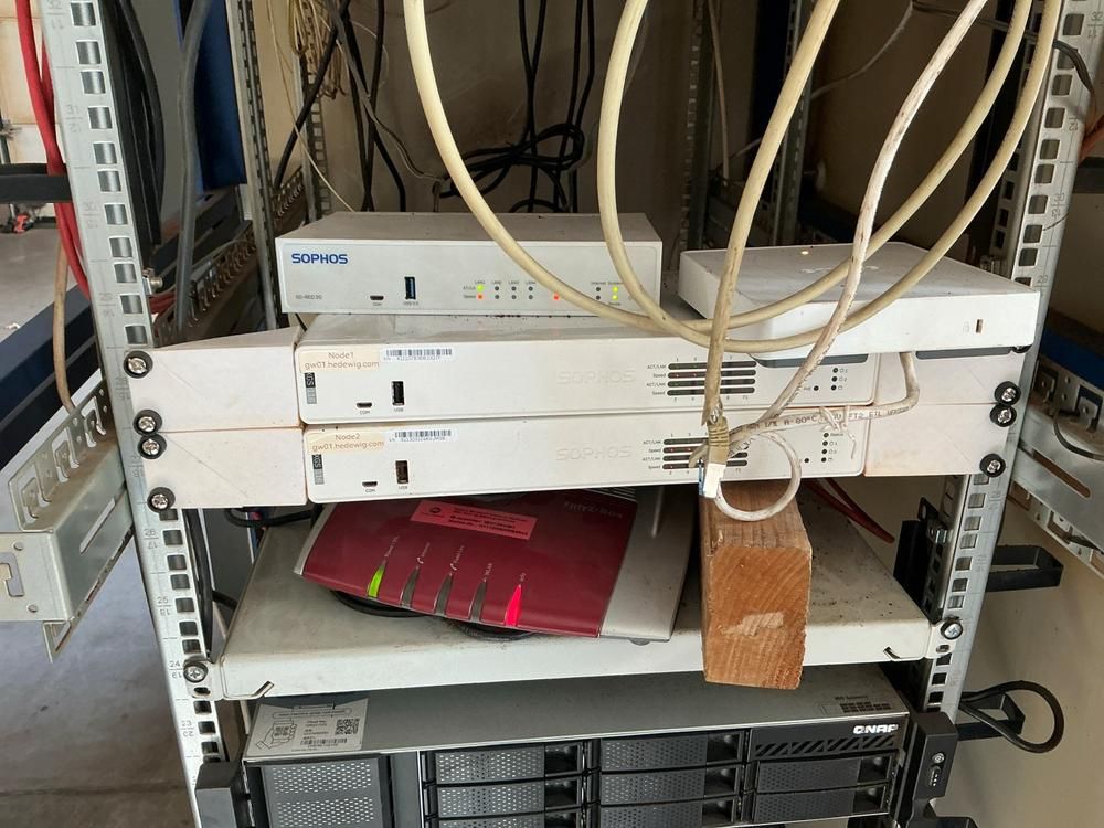 Elektro huml Server cabinet