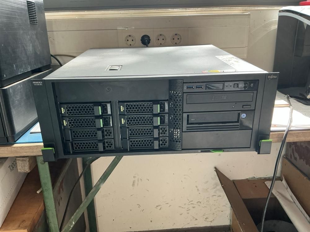 Elektro huml Server cabinet