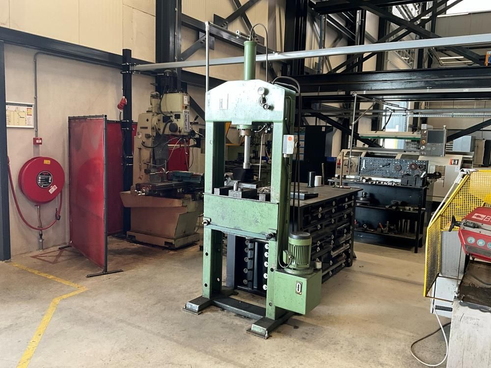 1985 Geuma EHP-13-HE Hydraulic Press