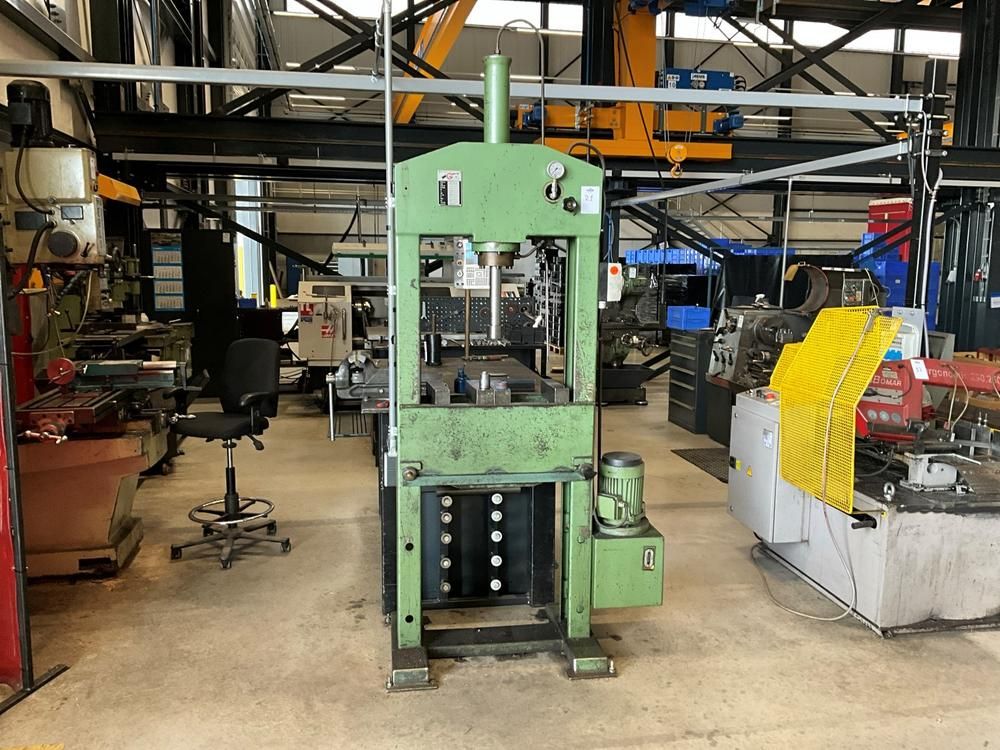 1985 Geuma EHP-13-HE Hydraulic Press