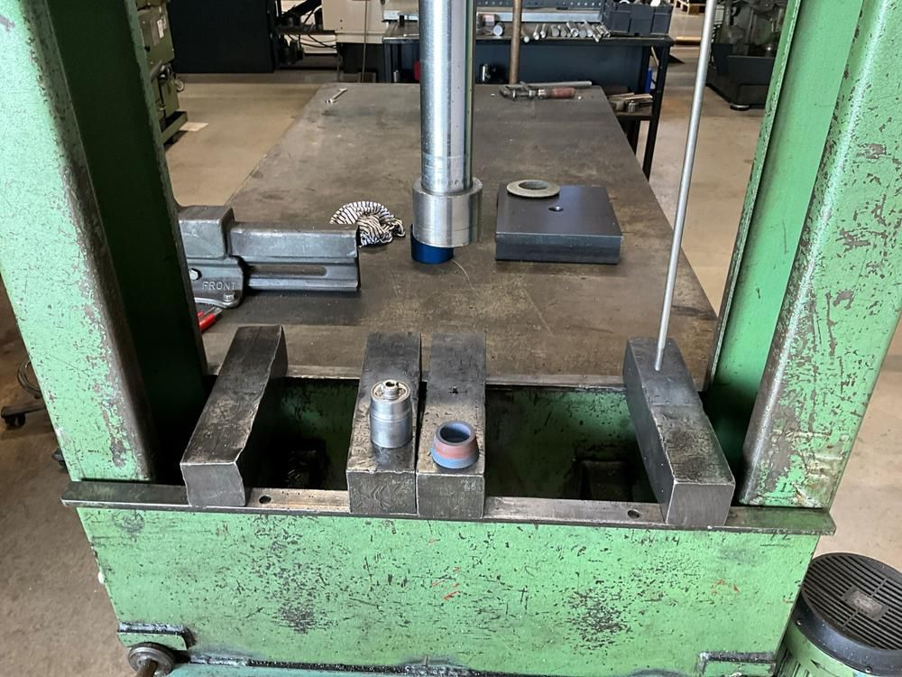 1985 Geuma EHP-13-HE Hydraulic Press