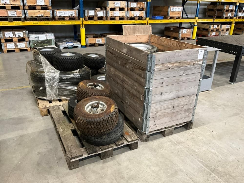 Different wheels on the same rim