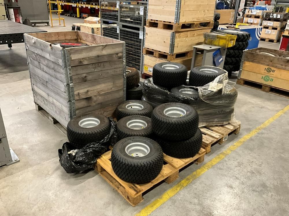 Different wheels on the same rim