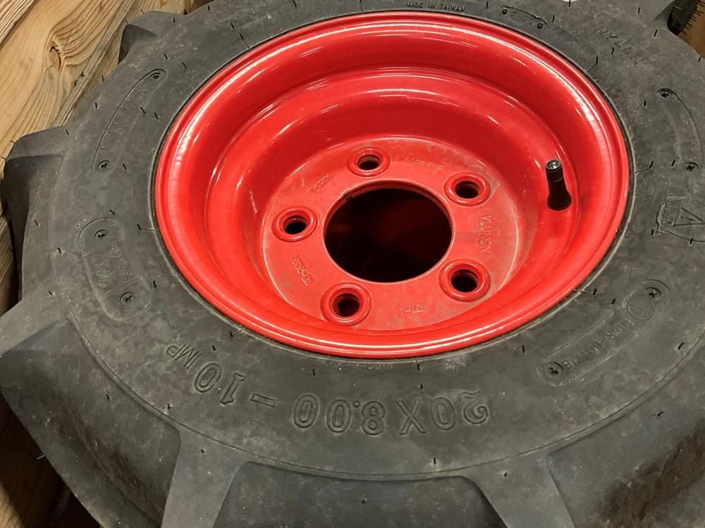 Different wheels on the same rim