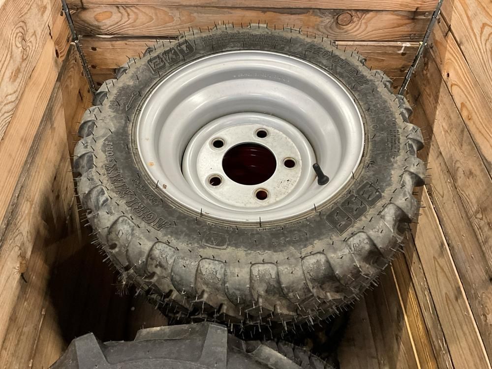 Different wheels on the same rim