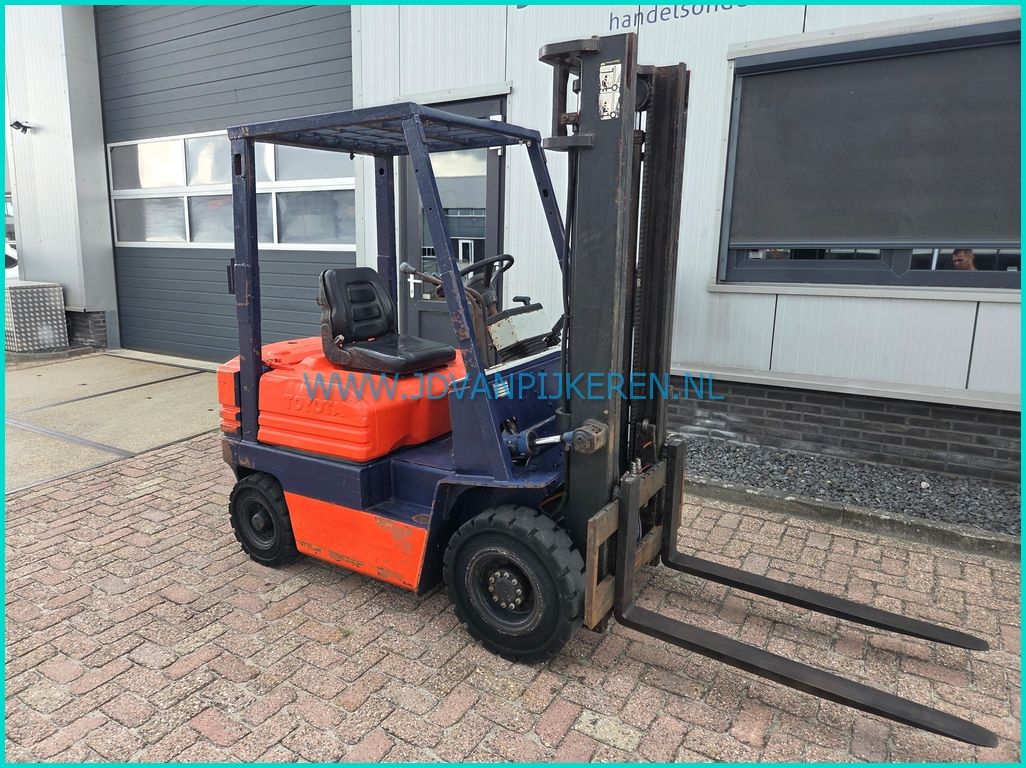 Toyota 02-5FD15 1.5t diesel compact + 3x hydrauliek
