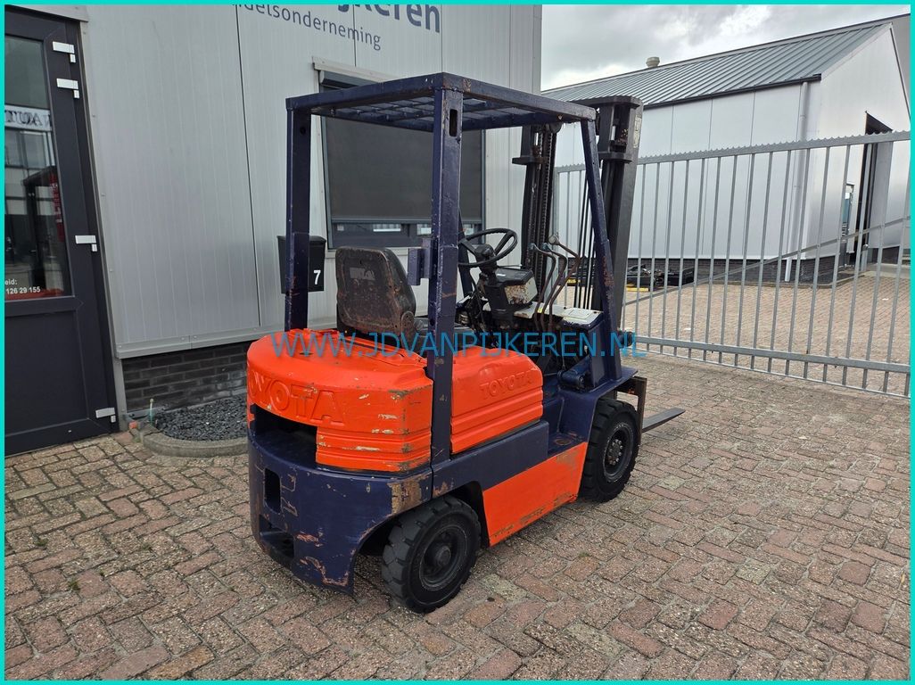 Toyota 02-5FD15 1.5t diesel compact + 3x hydrauliek