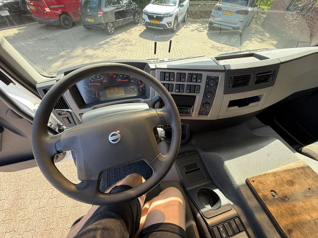 Volvo FE 280 6X2 8.8M Koffer 3000KG LBW EURO 6 Stuuras Airco NL truck
