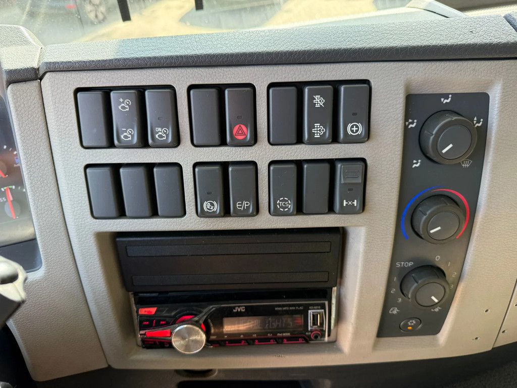 Volvo FE 280 6X2 8.8M Koffer 3000KG LBW EURO 6 Stuuras Airco NL truck