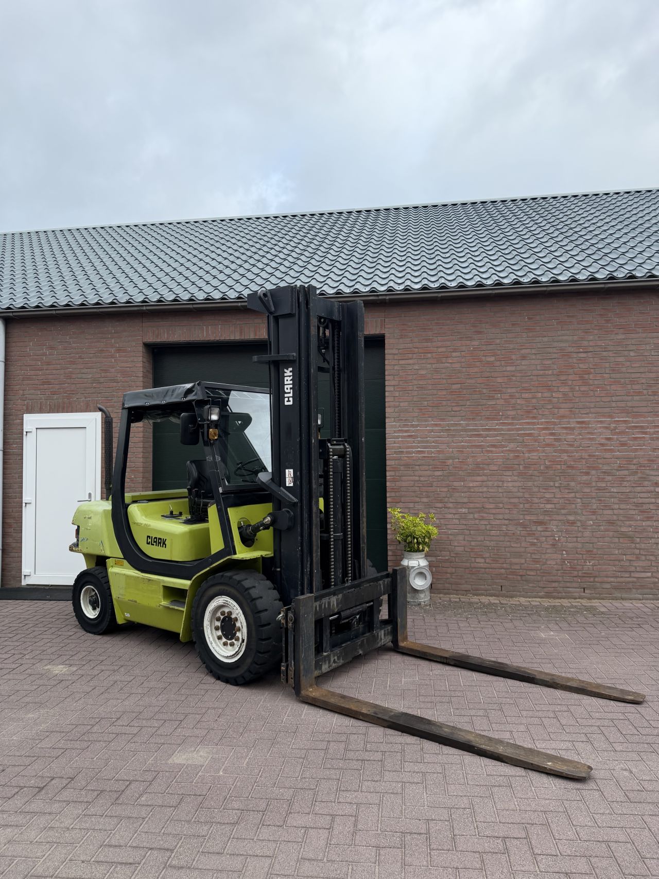 Clark 5000kg triplo 5800h! Diesel heftruck