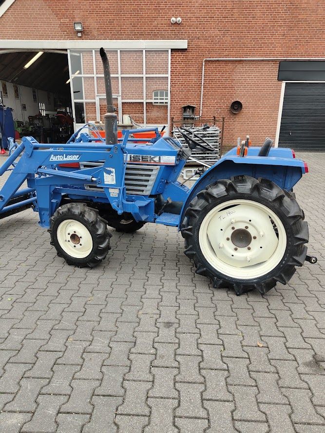 Iseki TU1900 voorlader stuurbekrachtiging
