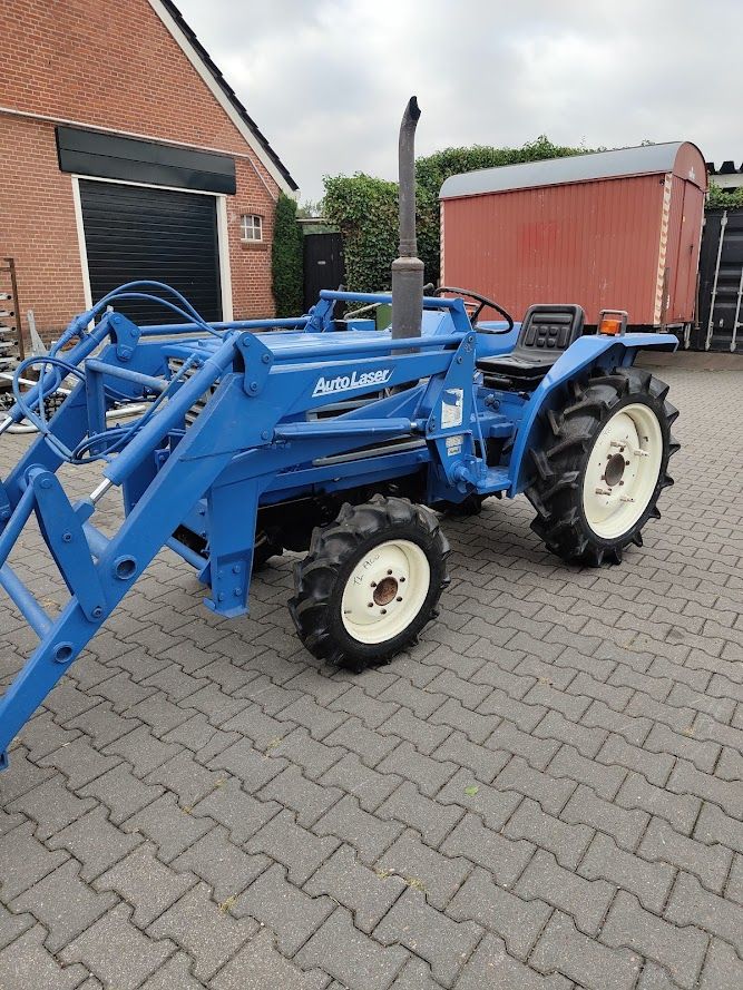 Iseki TU1900 voorlader stuurbekrachtiging