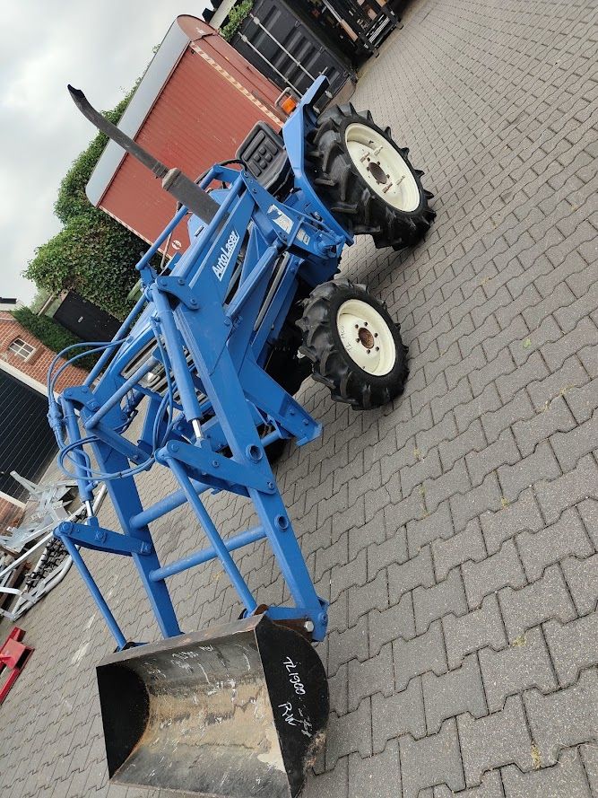 Iseki TU1900 voorlader stuurbekrachtiging