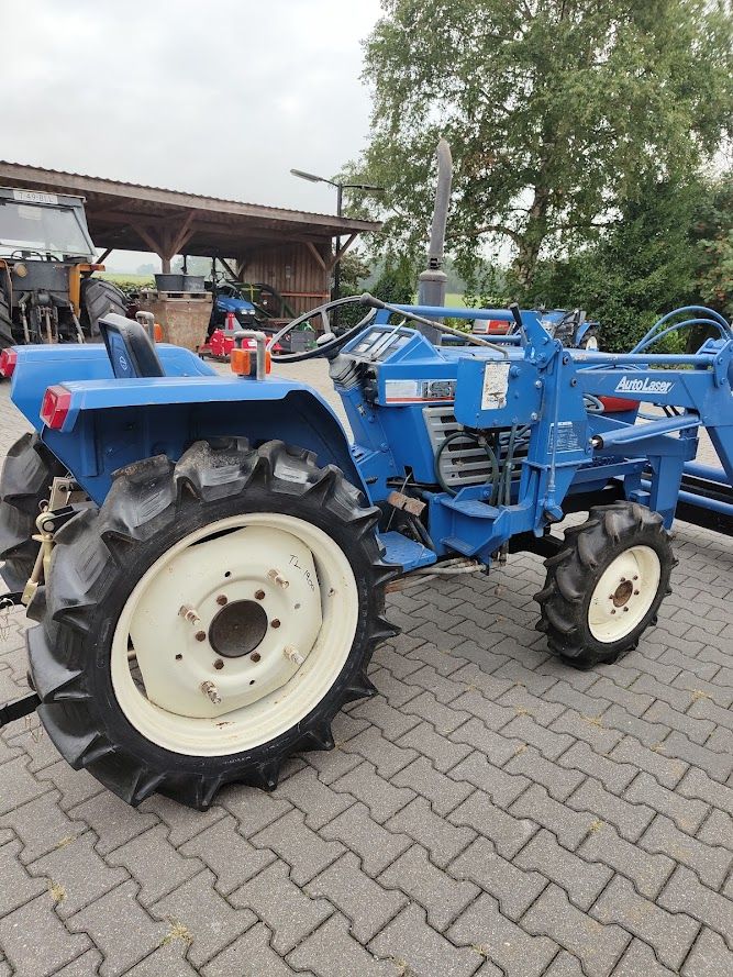 Iseki TU1900 voorlader stuurbekrachtiging