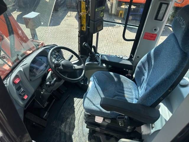 Hitachi ZW 310-5B