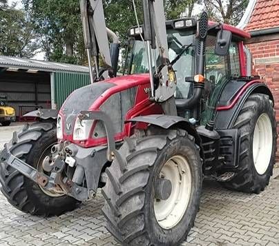 Valtra N113 Hitech5 met voorlader en fronthef