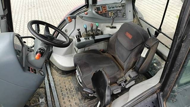 Valtra N113 Hitech5 met voorlader en fronthef