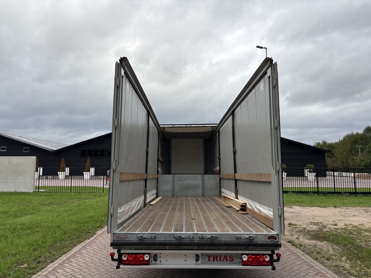 Oplegger TRIAS 21 TON schuifzielen EN SCHUIFDAK