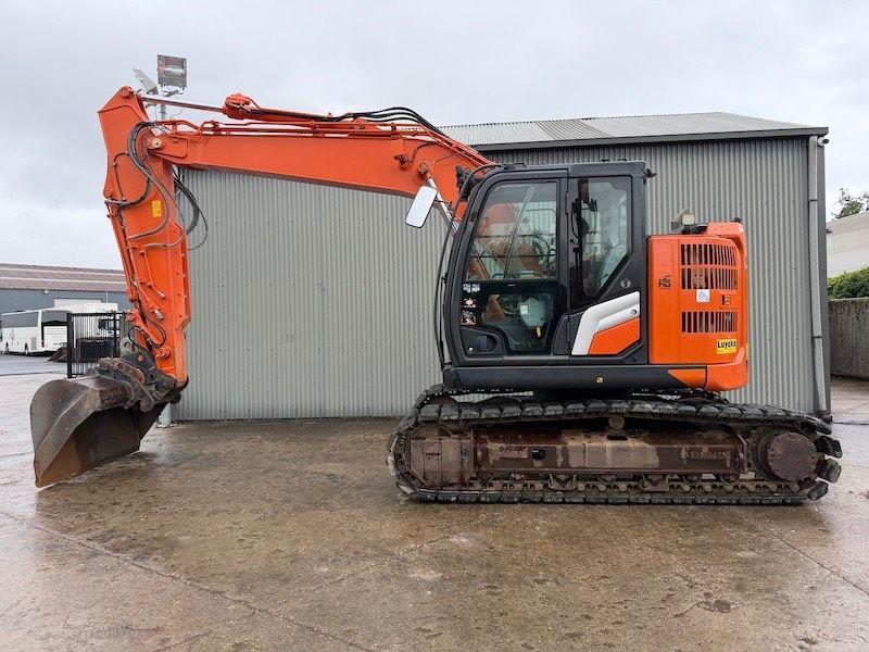 Hitachi ZX 135 US-7