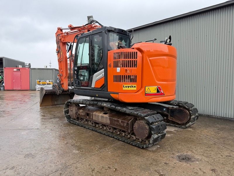 Hitachi ZX 135 US-7