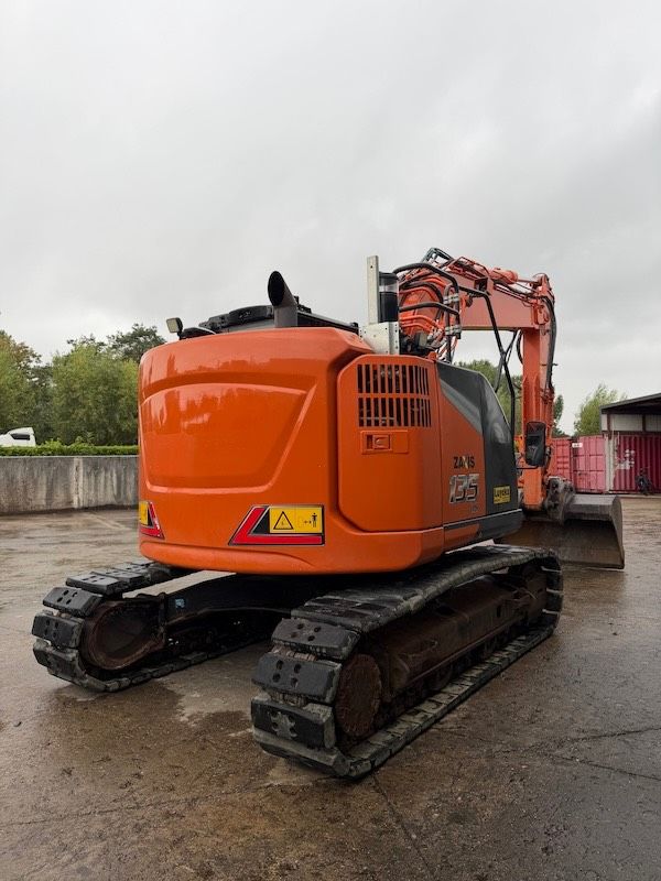 Hitachi ZX 135 US-7
