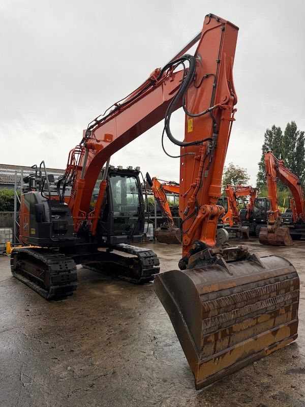 Hitachi ZX 135 US-7