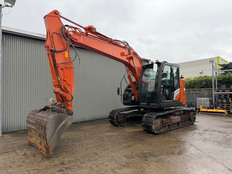 Hitachi ZX 135 US-7