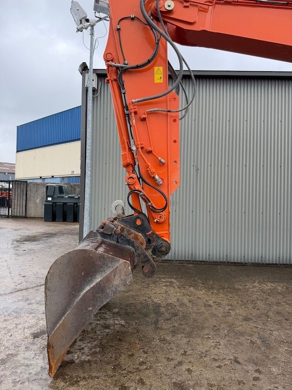 Hitachi ZX 135 US-7