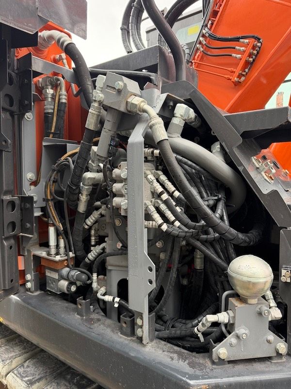 Hitachi ZX 135 US-7