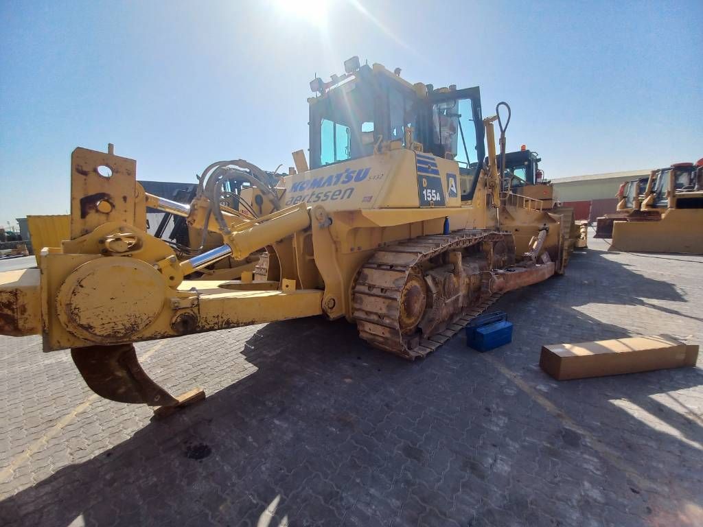 Komatsu D155A-6R (4pcs available for sale in Abu Dhabi)